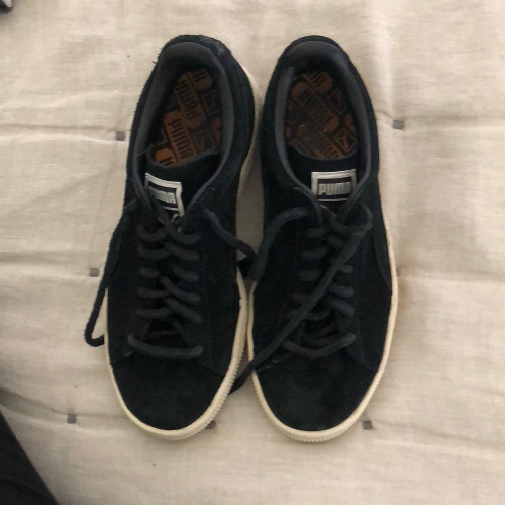 Puma black suede sneakers!